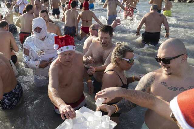 Decemberi pancsolás a Balcsin