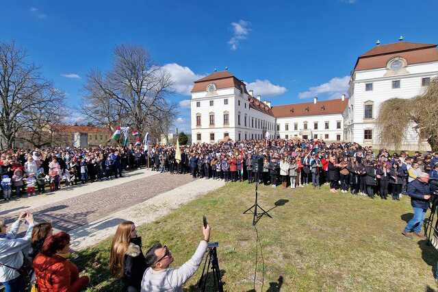 Villámcsődület a pápai Esterházy-kastélynál
