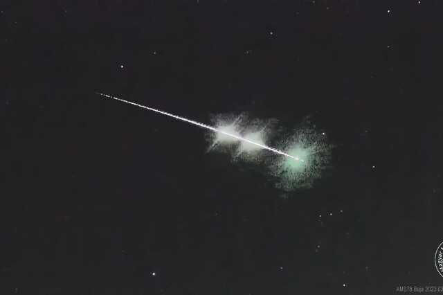 Szétrobbanó meteor
