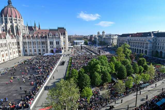 Pápalátogatás, Kossuth tér