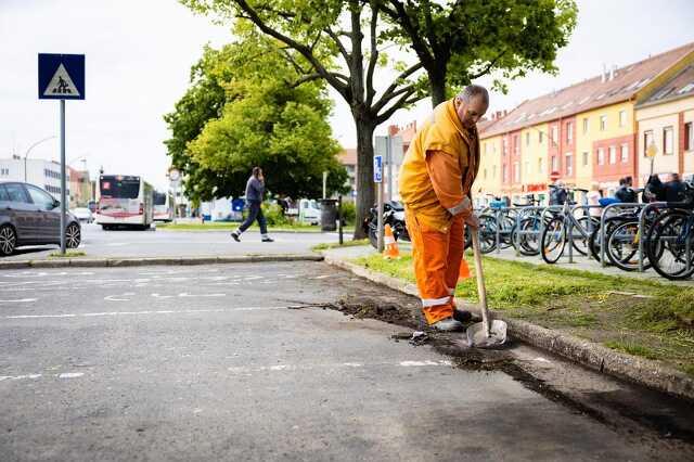 Éhen Gyula tér utcatakarítás
