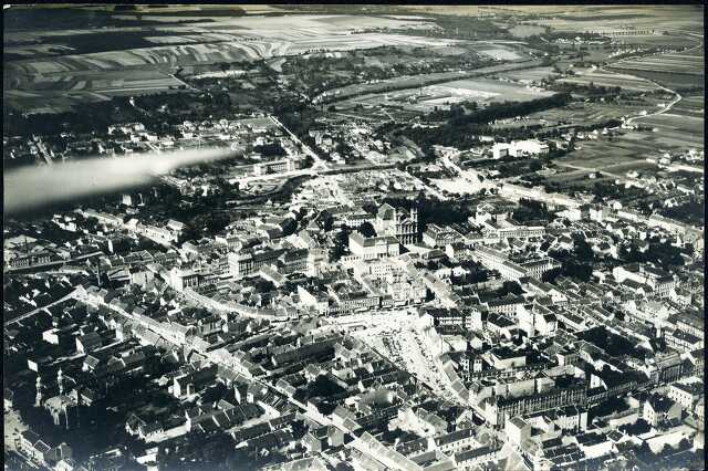 Szombathely az 1930-as években, légifelvételen Forrás: regifotok.hu Alapítvány a Kultúra Vizuális Kutatásáért