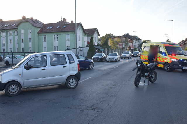 Az Opel vezetője figyelmetlenül hajtott be a kereszteződésbe, a motoros fiú megsérült
