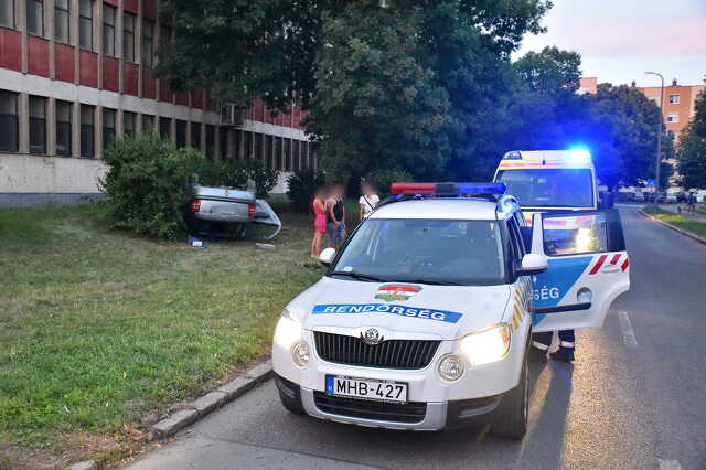 Kisodródott és felborult egy Skoda Szombathelyen - egy ember megsérült