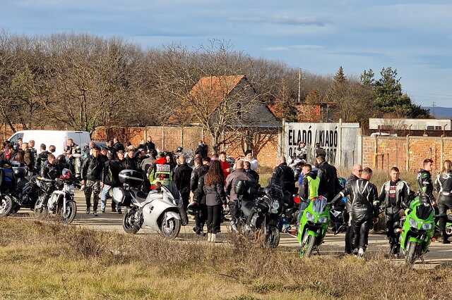 Motorosok a Repülők útján