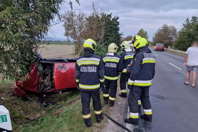 Még a lángok előtt kiszállt a roncsból a Fiat ittas sofőrje Gyöngyösfalunál