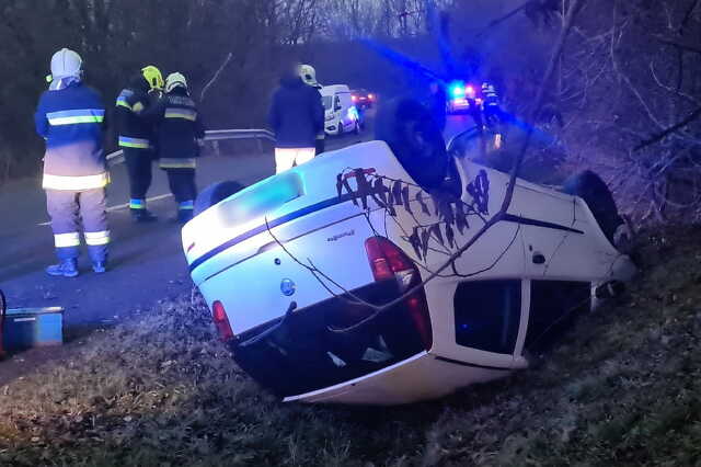 Felborult egy Fiat Bozsok és Kőszegszerdahely között Fotó: Kőszegi Önkormányzati Tűzoltóság