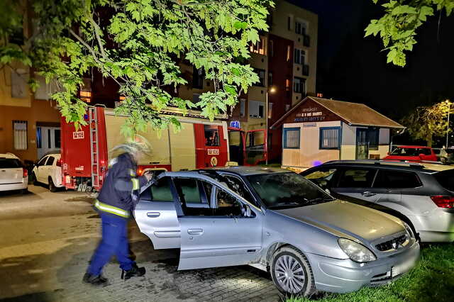 Kigyulladt egy autó Szombathelyen