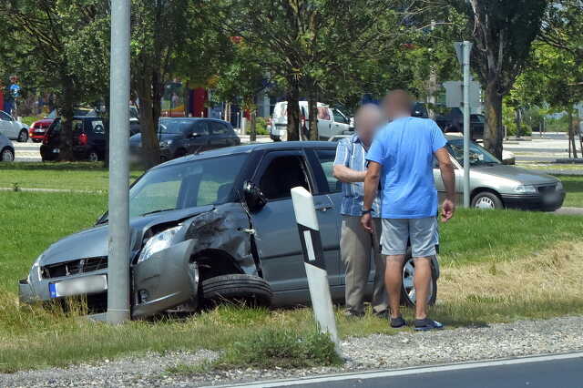 Kamion oldalának ütközött Suzuki Szombathely határában, a 86-os és 87-es főutak közös szakaszán