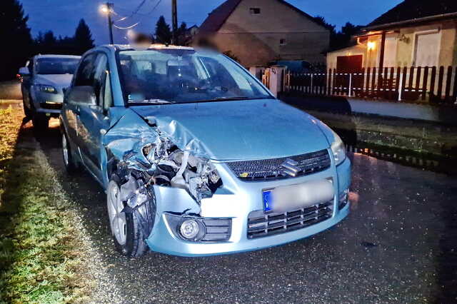 Ráfutásos baleset a 86-oson - zuhogó esőben ütközött Audinak egy Suzuki