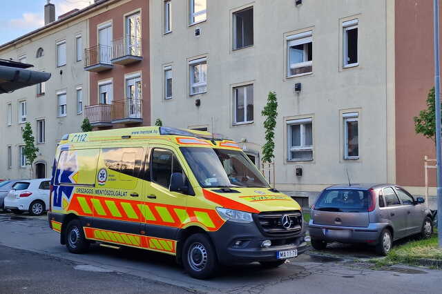 Pincerekeszből ömlött a sűrű füst egy szombathelyi társasházban - kiürítették az épületet a tűzoltók