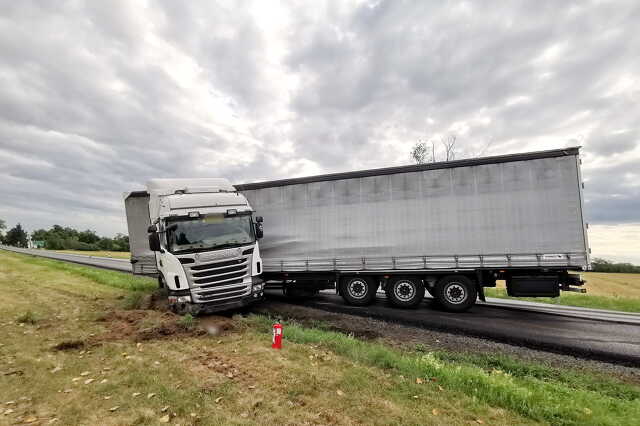 Scania kamion szenvedett balesetet Söpténél  - teljes útlezárás