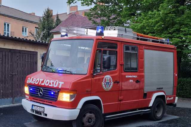 Pincerekeszből ömlött a sűrű füst egy szombathelyi társasházban - kiürítették az épületet a tűzoltók