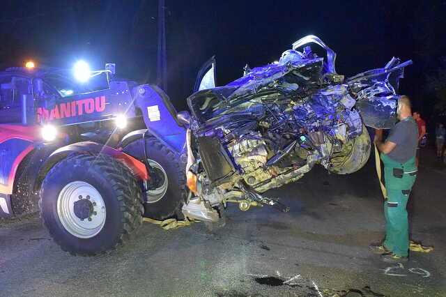 A Suzuki roncsát egy Manitou homlokrakodó szállította el a helyszínről