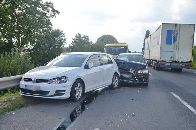 Újabb négy autó ütközött a dukai elágazónál, a 84-es főúton – Lovasszekeret engedett volna át egy sofőr