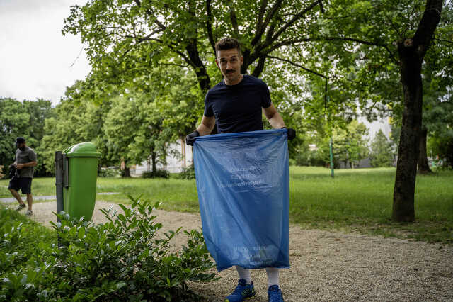 260610-Játszótér Szemétszedés-5