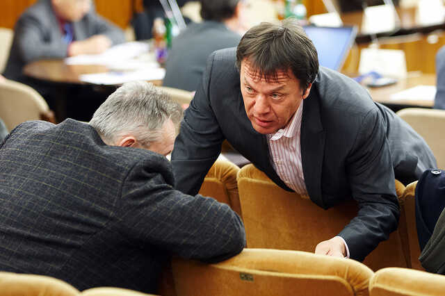 Molnár Miklós majd átmászott a  széken