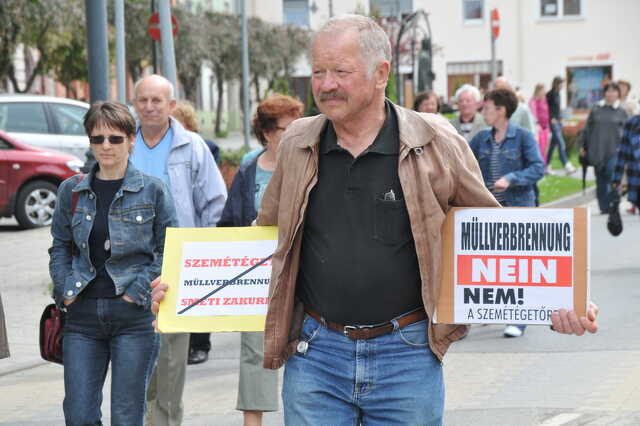 A PRONAS ágyús demonstrációja az osztrák szemétégető ellen, Szentgotthárdon