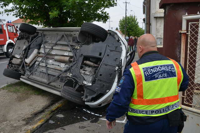 Peugeot oldalának hajtott a VW Szombathelyen