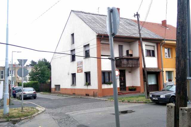 Deák Ferenc utca lógó kábelei