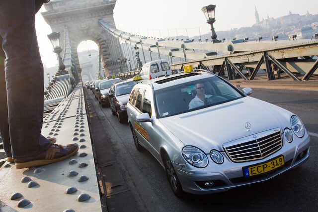 Forgalomlassító taxisvonulás Budapesten