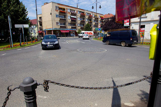 A város közepe - egy kereszteződés, két körforgalom