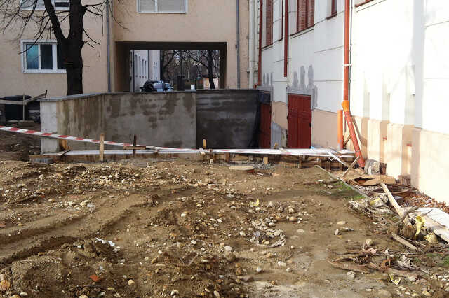 Elhúzódó építkezés