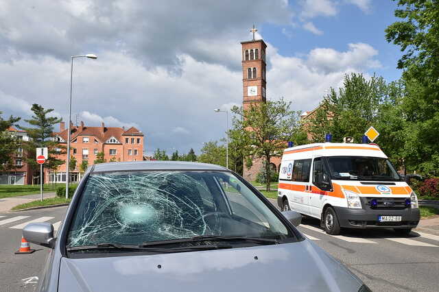 Idős asszonyt gázolt egy személyautó Szombathelyen