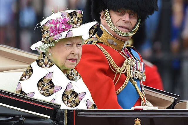 II. Erzsébet, brit királynő zöld ruhában és annak különböző variációi