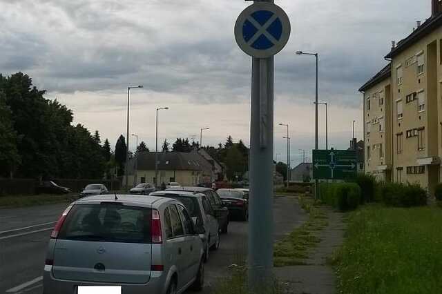Rossz helyen parkoló a Hunyadi utcában