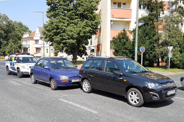 Kocsisorba szaladt a Mazda Szombathely belvárosában