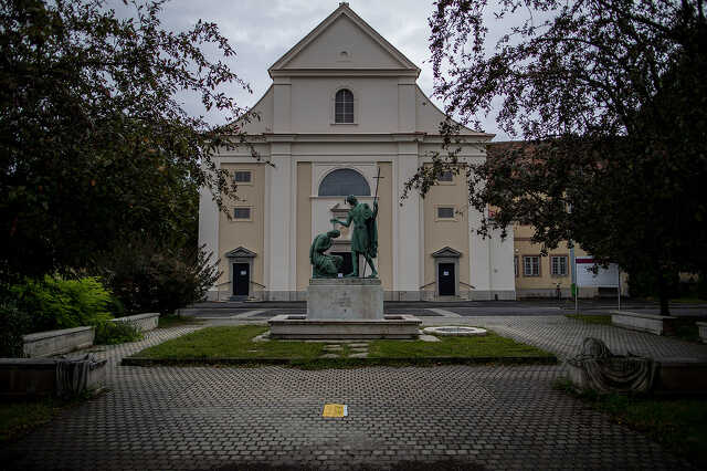Szent Márton templom előtti tér