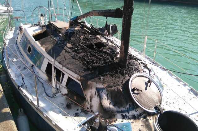 Kiégett egy hajó a Balatonban Siófokon