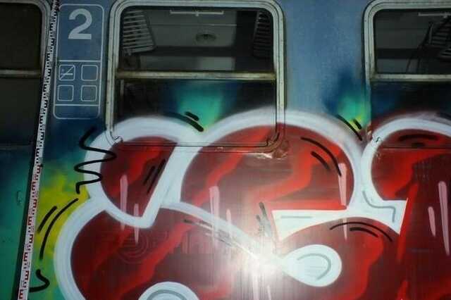 Grafitiző srácot kapcsoltak le - vonatokra firkált   