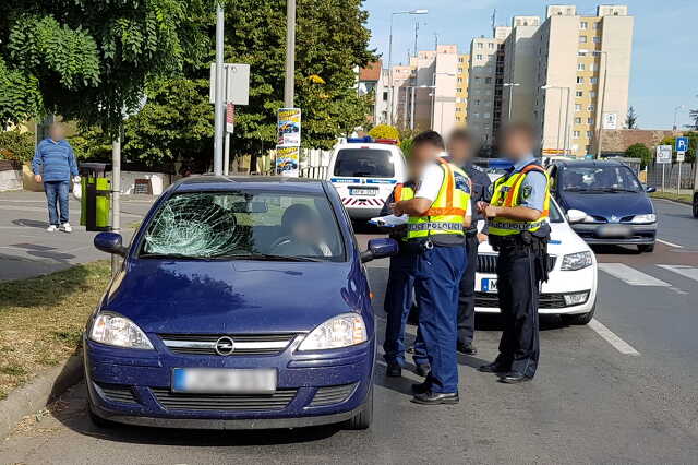 Súlyosan megsérült az autó elé szaladó lány Szombathelyen