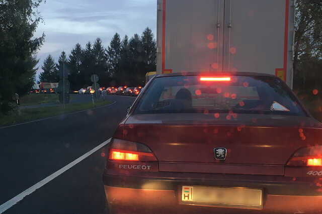 Hosszú sorok a bucsui határátkelőnél
