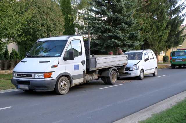 Lassító Ivecónak hajtott egy Suzuki Gencsapátiban