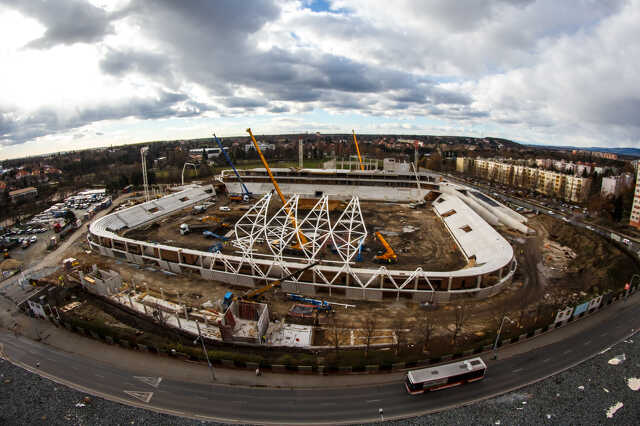 Már a tetőszerkezetet építik a Haladás-stadionon