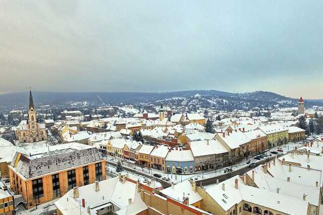 Légifotó a befagyott Kőszegről