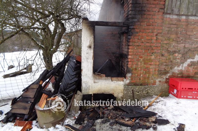 Kigyulladt egy pajta az Őrségben