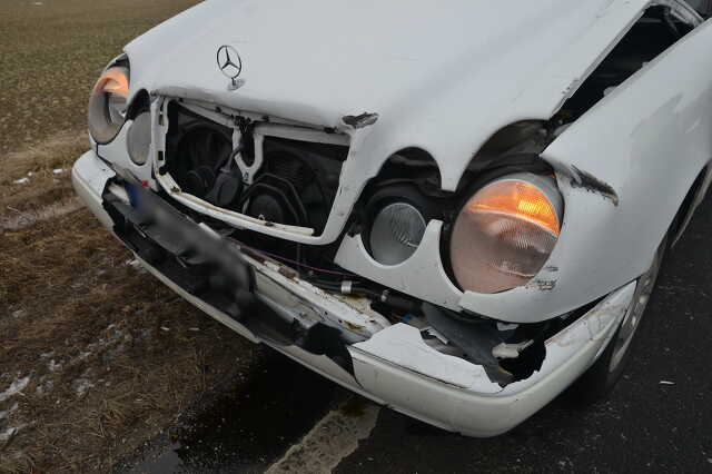 Kisteherautónak szaladt egy Mercedes a 89-es főúton