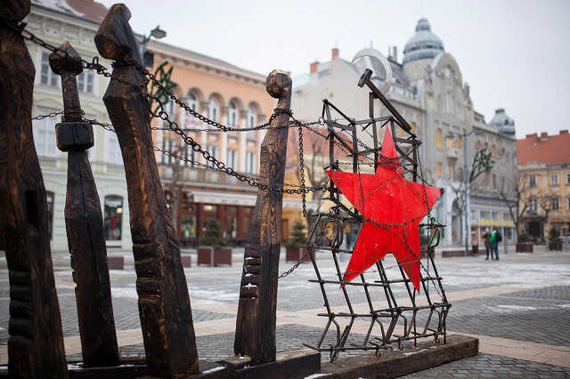 A Gulag áldozatainak emléket állító installáció Szombathelyen