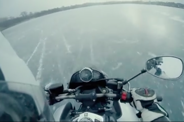 215 km/h-val a tó jegén
