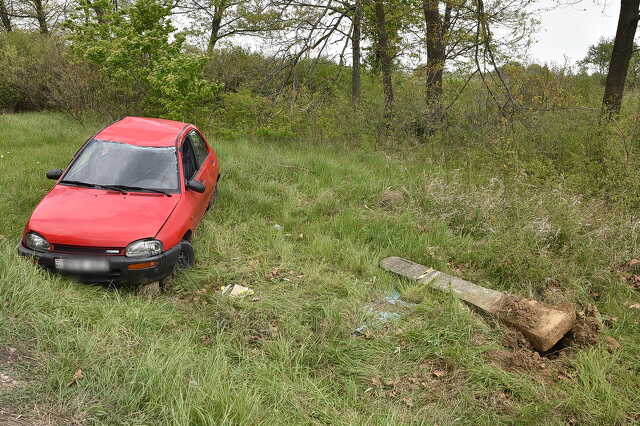 Jogosítvány és műszaki nélkül, kopott kerekekkel okozott balesetet egy férfi a 87-esen 