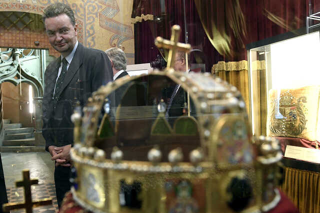 Habsburg György szemet vetett a magyar koronára