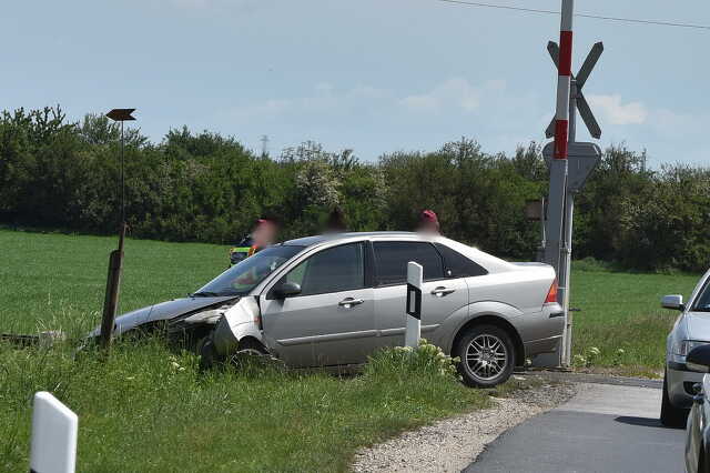 Fénysorompót döntött egy Ford a 87-es úton