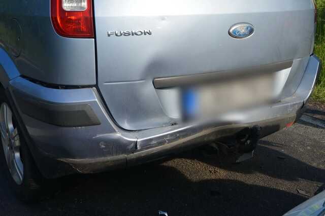 Ráfutásos baleset a 87-esen – Ford ütközött Fordnak
