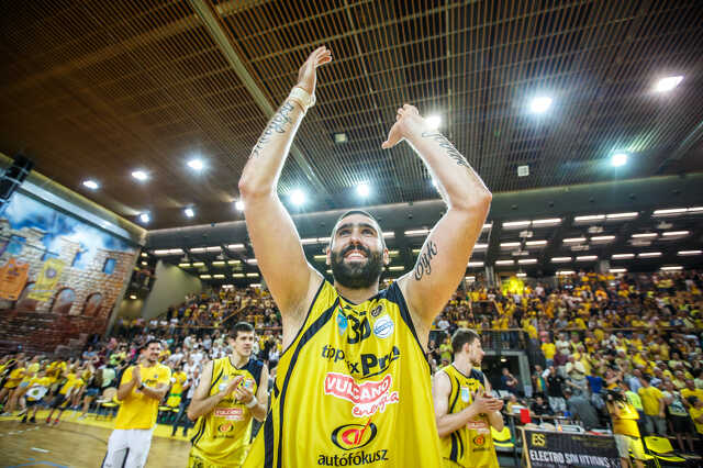 Ünneplés a Falco-Körmend után