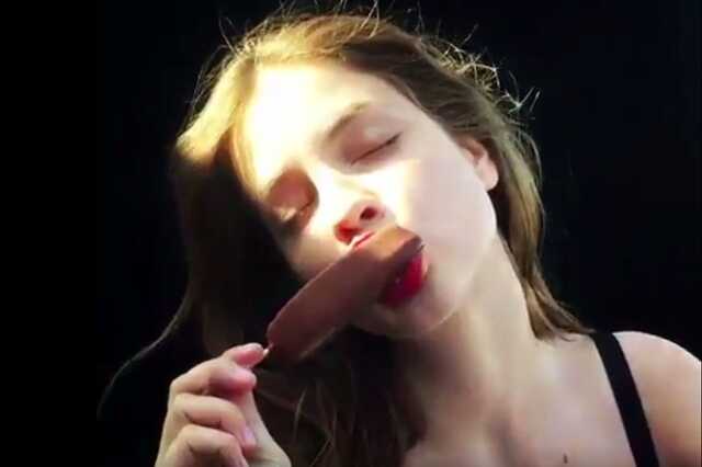 Palvin Barbi fagyit nyal