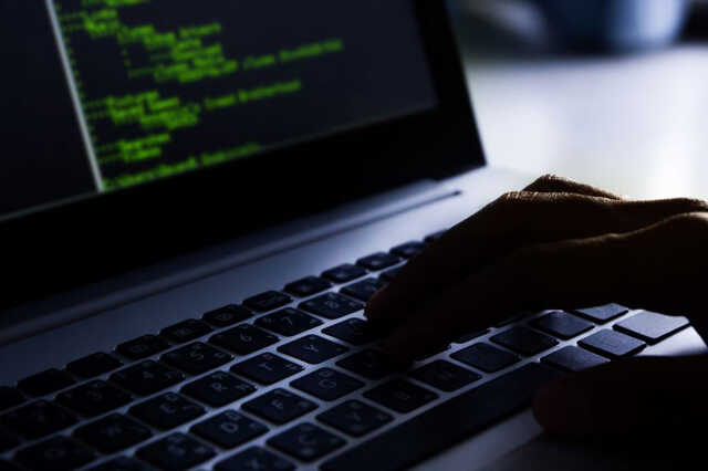 Hacker, hackertámadás, kibertámadás